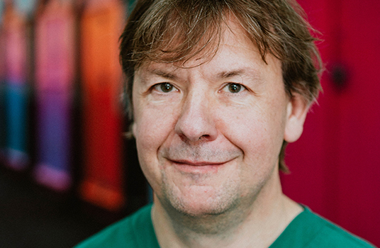 Dr Iain Hoeltschi